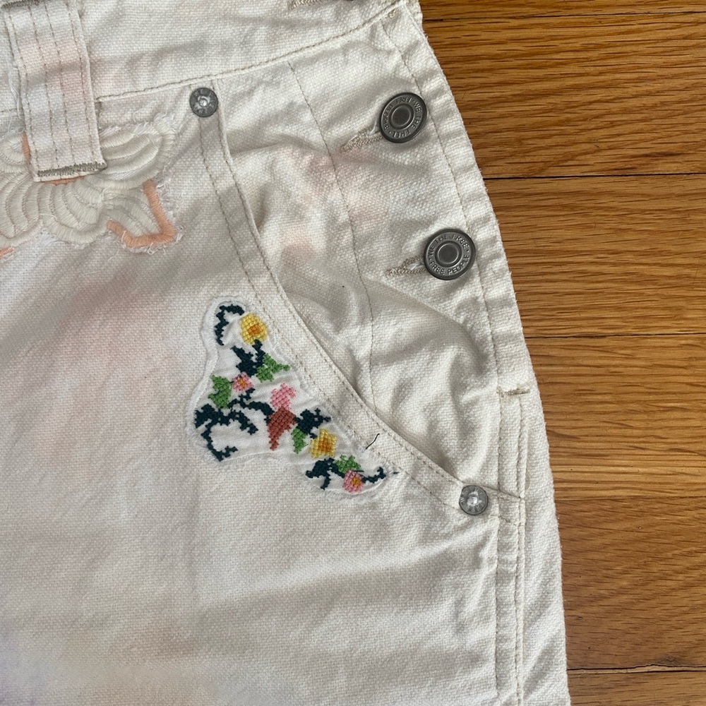 FREE PEOPLE WE THE  FREE Floral Embroidered  Jeans SIZE 30 Preloved